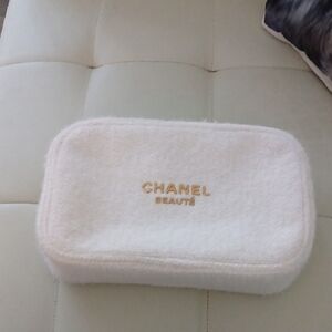 CHANEL Beauté Cream Pouch with Gold Logo